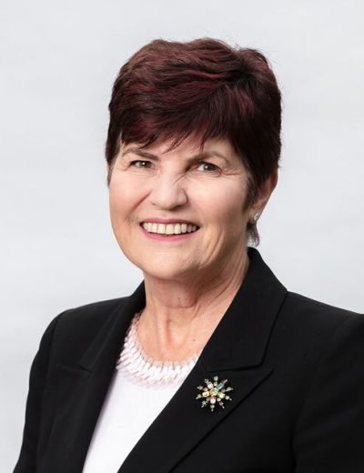 Robyn-Parker_2023-10-17-015150_qpwp_W544_H635_P43-23-34-21